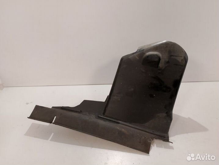 Дефлектор радиатора передний правый Ford Focus 2