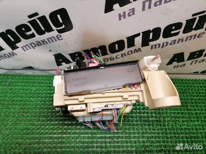 Блок предохранителей салонный Toyota Camry ACV40