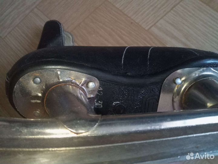 Коньки хоккейные