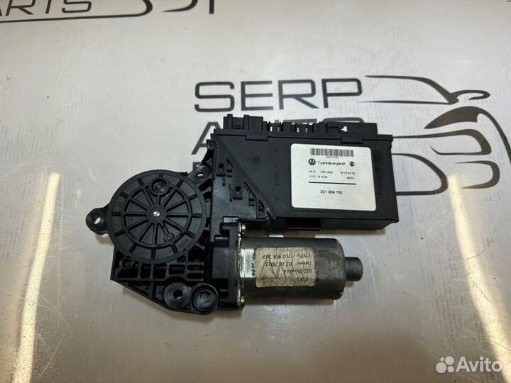 Моторчик стеклоподьёмника передний правый