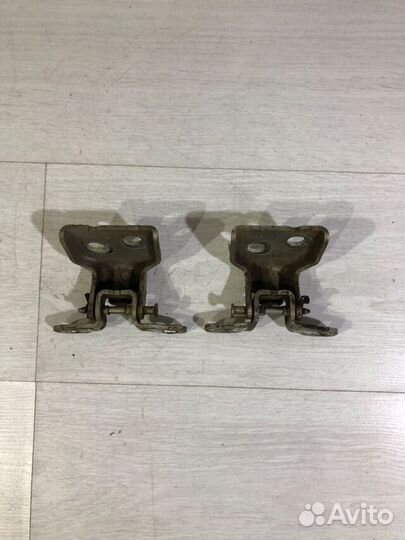 Петля двери перед прав renault sandero 1 1.6 мт