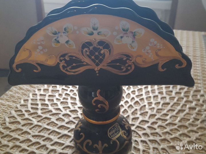 Фарфоровая салфетница