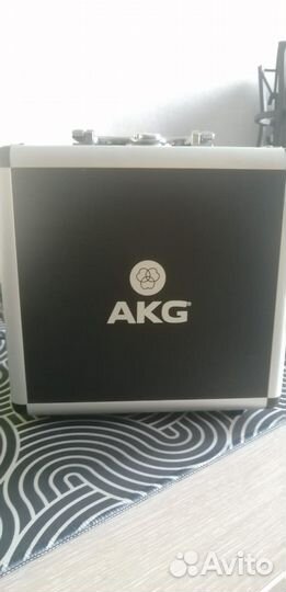 Микрофон AKG P220