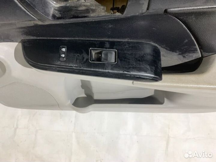 Обшивка двери передняя правая Toyota Camry V50 50
