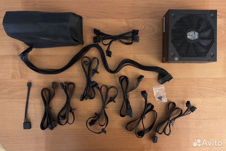 Модульный блок питания 750W Cooler Master V750