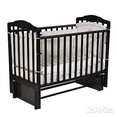 Детская кроватка с универсальным маятником