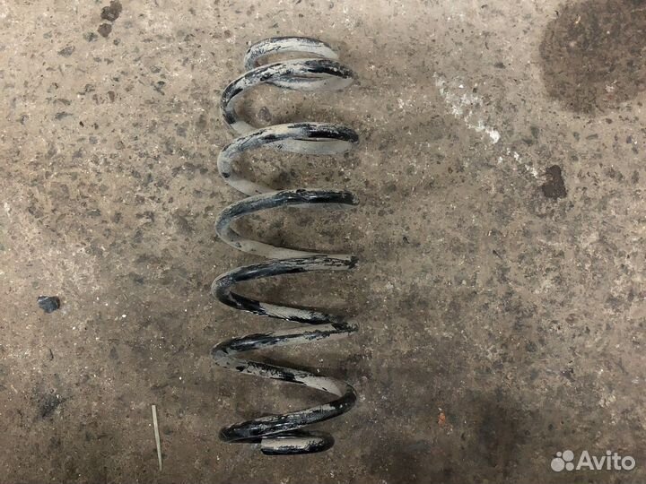 Toyota corolla 150 пружина задняя