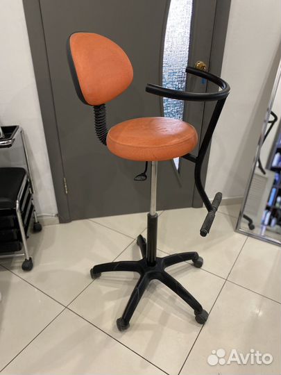 Детское кресло для стрижек