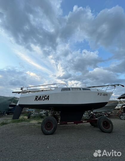 Парусная яхта
