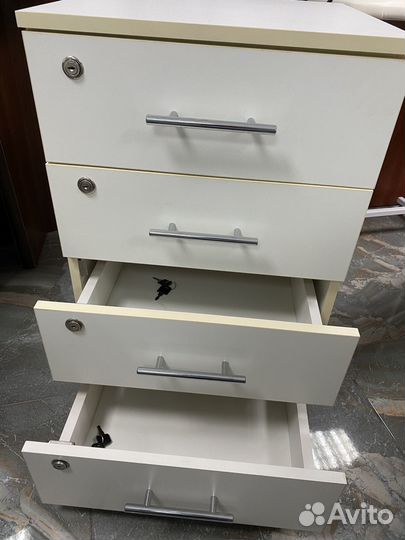 Тумба белая с 4-мя ящиками на колесах (в70см,ш60см
