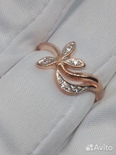 Золотое кольцо с камнем 16р