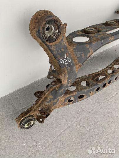 Подрамник задний Mercedes W210