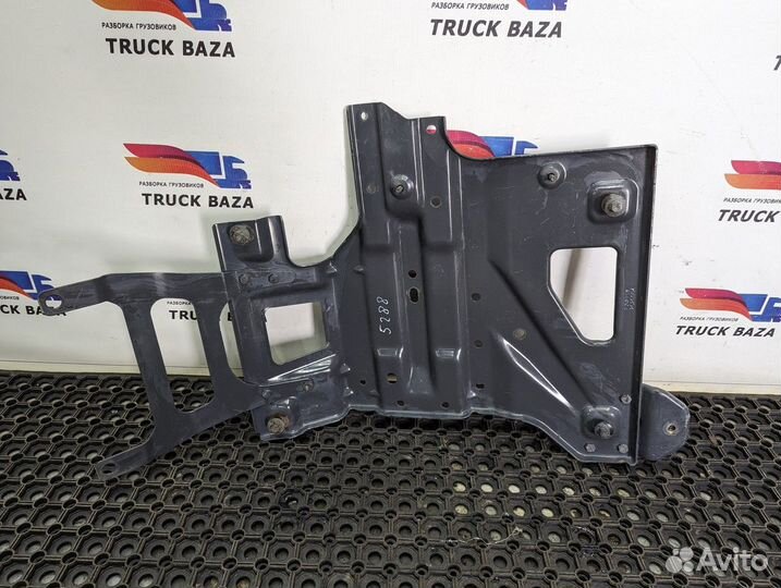 2626004 Кронштейн брызговика правый