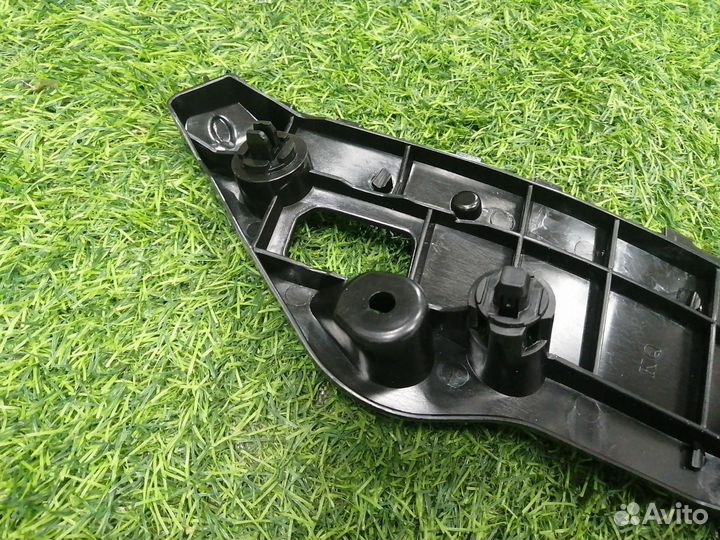 Крепление бампера переднее правое Toyota Rav4 CA40