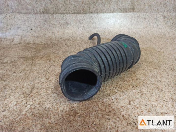 Патрубок воздушн.фильтра mitsubishi libero