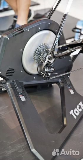 Велотренажер Tacx flux S Smart и Tacx NEO Smart