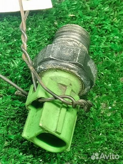 Датчик давления масла двс Volvo S40 II 1.6 2006