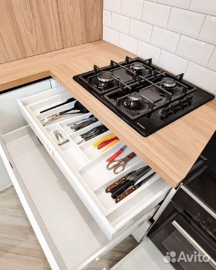 Кухонный гарнитур угловой