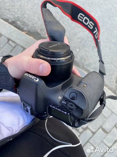 Canon 7D + 35mm объектив, + 16 карта памяти