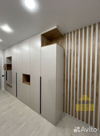 Зеркальный шкаф