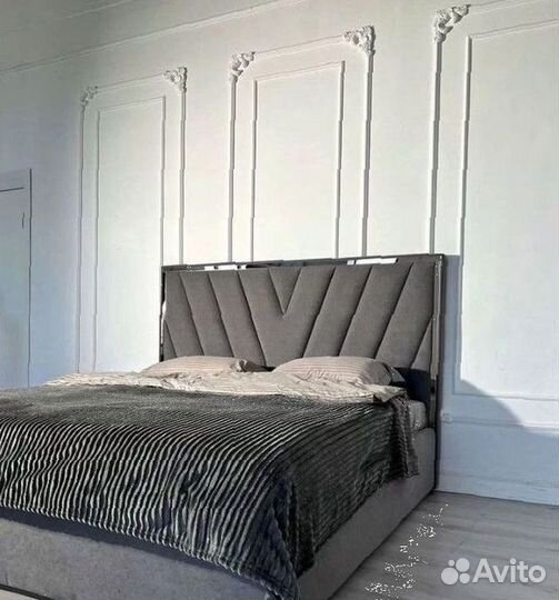 Кровать двуспальная новая мягкая