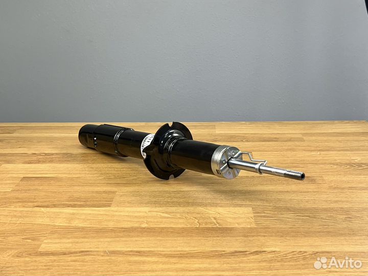 Амортизаторы передние Showa L+R для Honda Elysion