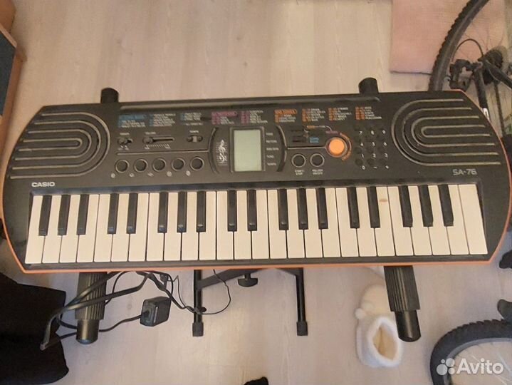 Синтезатор casio sa-76 + стойка