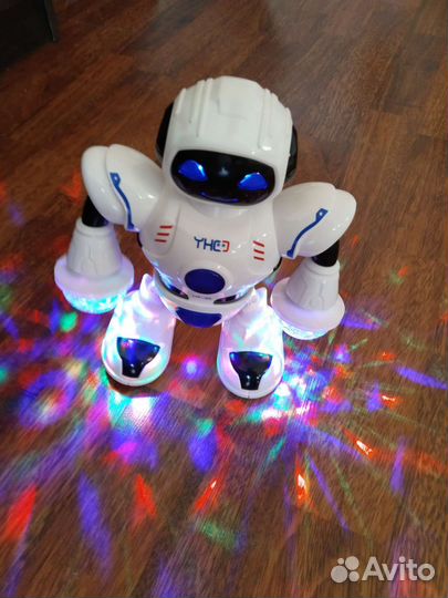 Робот игрушка