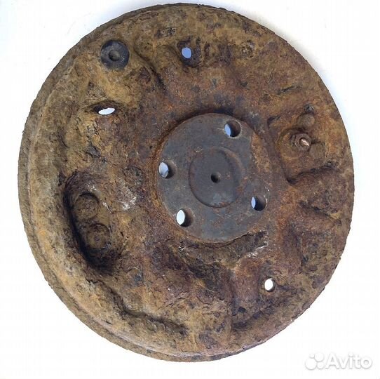 Шкода Фелиция Ступица правая задняя