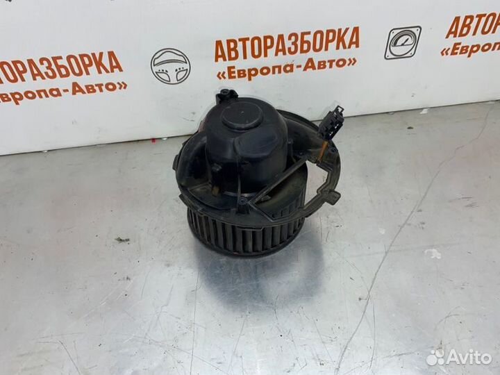 Моторчик отопителя Volkswagen Jetta