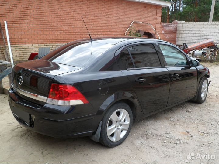 Opel Astra 1.6 МТ, 2009, битый, 127 000 км