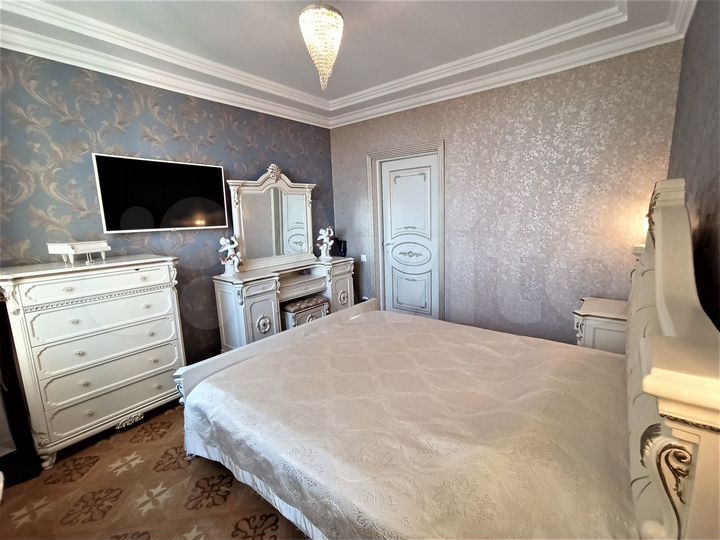 3-к. квартира, 108 м², 13/17 эт.