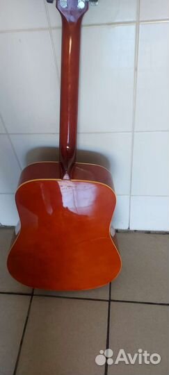 Акустическая гитара