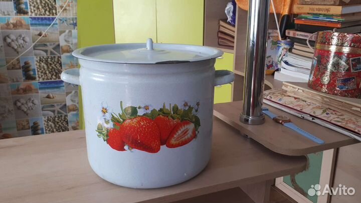 Кастрюли с крышками