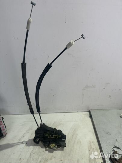 Замок передний правый Митсубиши Кольт