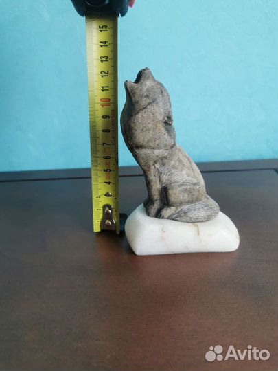 Волк. Статуэтка из натурального камня