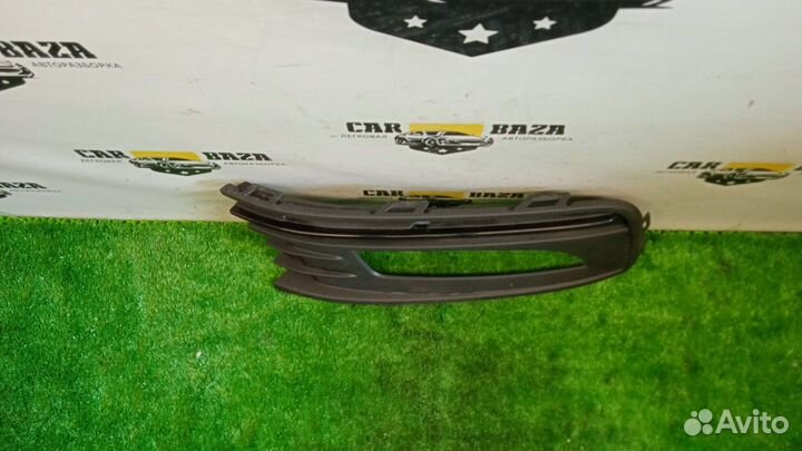 Накладка (решетка) противотуманной фары правая R