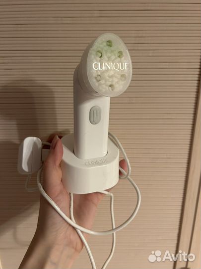 Электрическая щетка для лица Clinique
