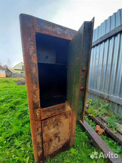 Сейф металлический