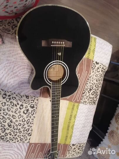 Акустическая гитара