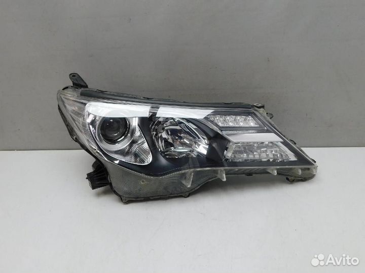 Фара правая Toyota RAV4
