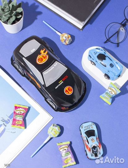 Машинка-сюрприз с конфетами и игрушками