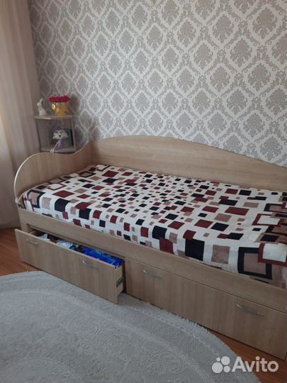 Продам кровать с матрасом