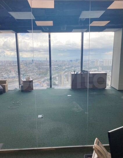 Федерация Восток, 285 метров