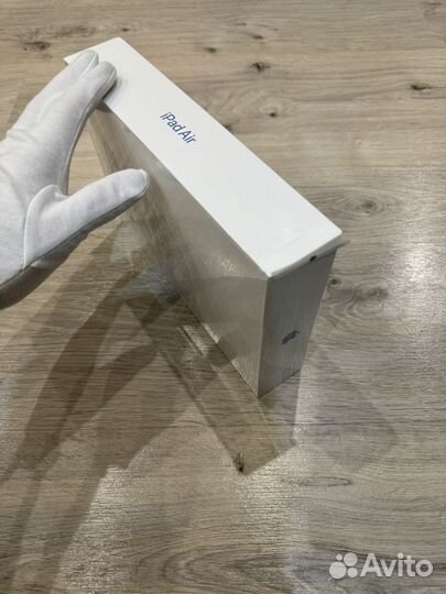 Продам Новый Запечатанный iPad AIR 5 M1