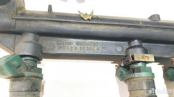 Топливная рампа с форсунками Skoda Octavia A4