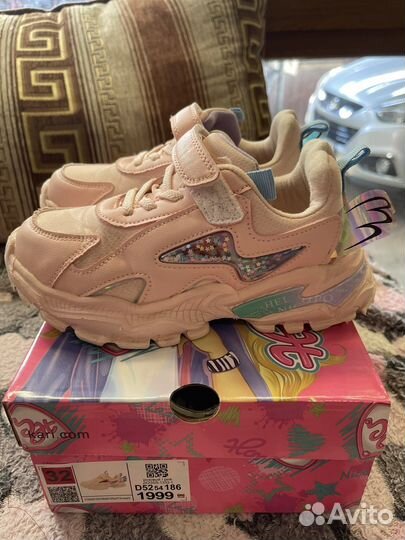 Кроссовки для девочки