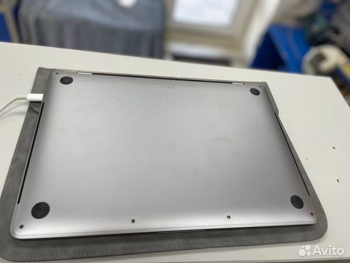 MacBook Pro touch bar 13 2018г. i7 / 16 / 512