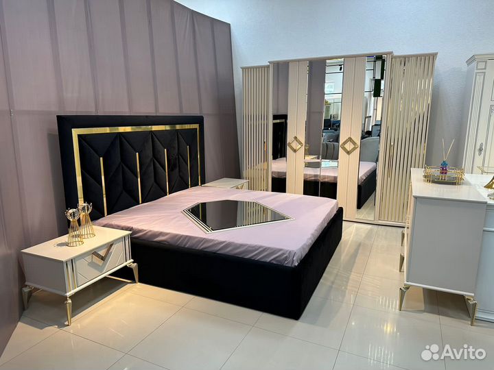 Спальный гарнитур