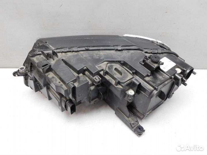 Фара правая Volkswagen Tiguan